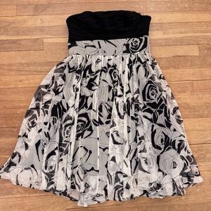 ECI New York Women's Floral Pleated Strapless Mini Dress - Size 8
 b4